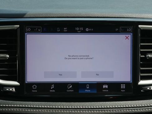 Used 2023 Chrysler Pacifica Touring-L FWD image 4