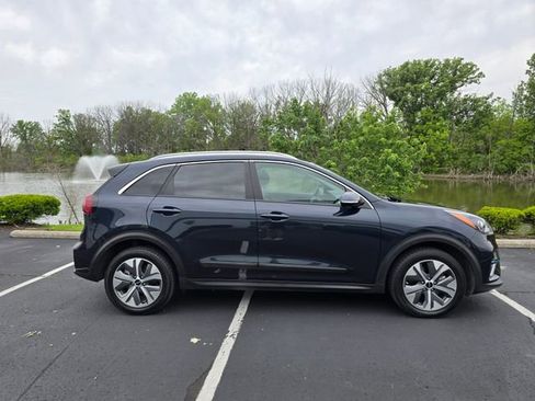 Used 2022 Kia Niro EX FWD image 5