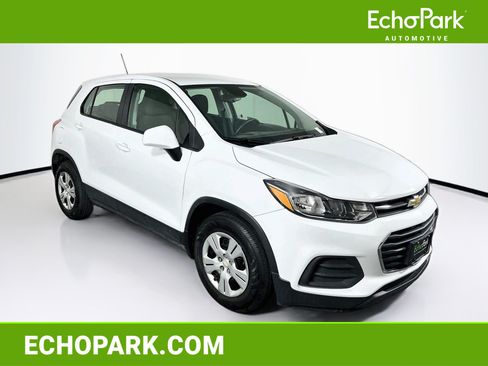 Used 2018 Chevrolet Trax LS FWD image 1