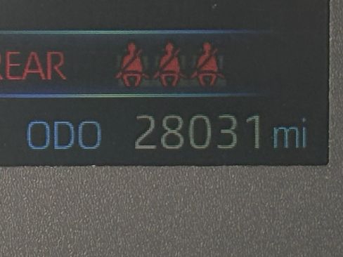 Used 2025 Toyota Corolla Cross LE image 40