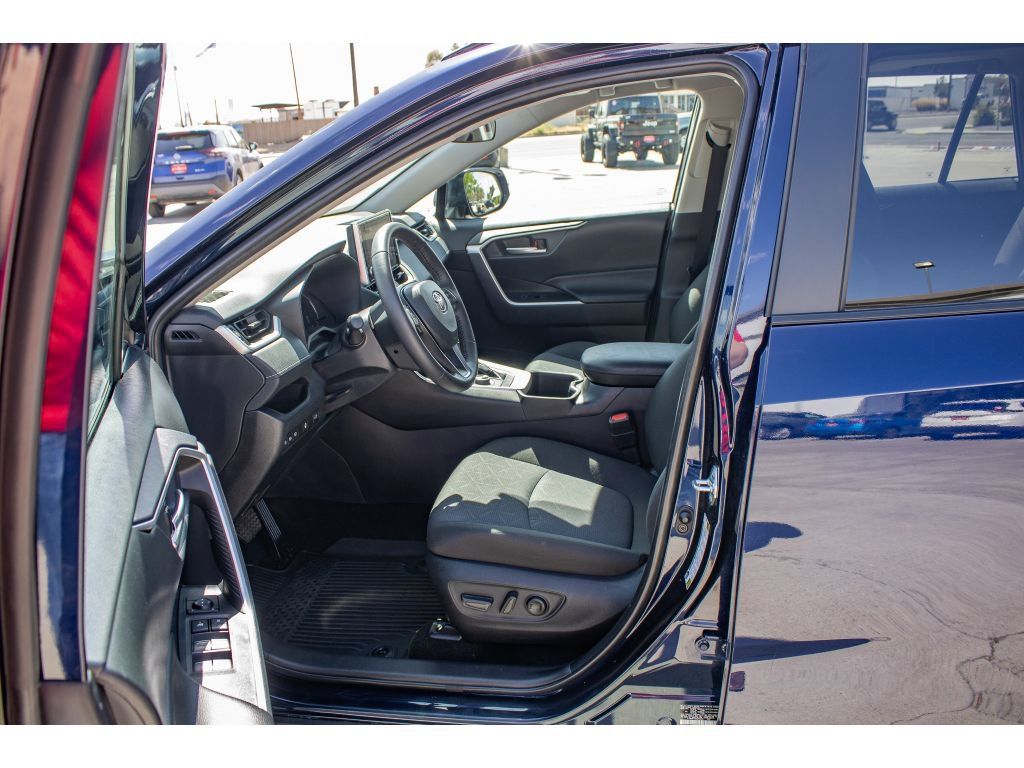 Used 2025 Toyota RAV4 XLE w/ Convenience Package AWD/4WD image 28