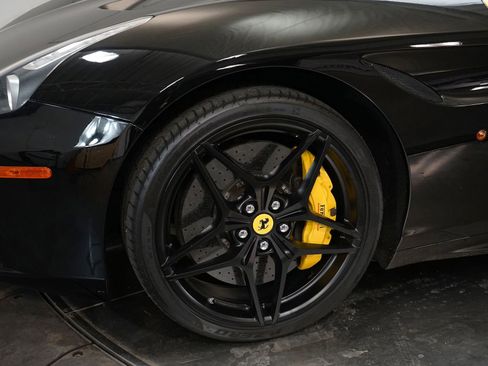 Used 2016 Ferrari California T image 10
