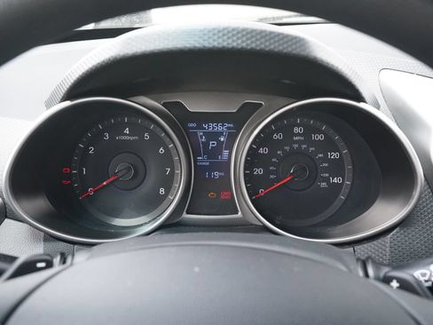 Used 2016 Hyundai Veloster FWD image 18