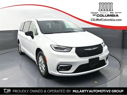 New 2026 Chrysler Pacifica Select