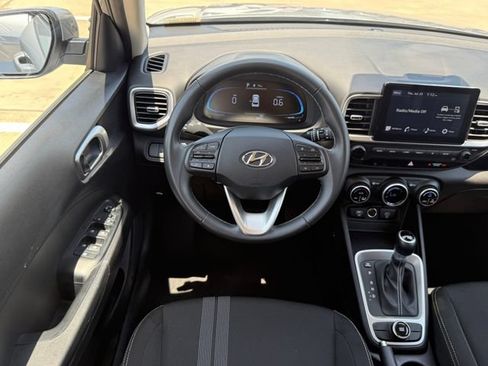 Used 2025 Hyundai Venue SEL FWD image 26