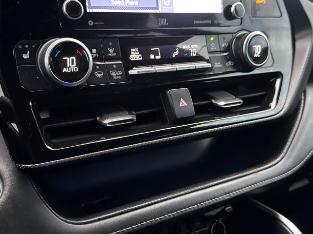 Used 2021 Toyota Highlander XSE FWD image 25