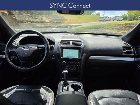 Used 2018 Ford Explorer XLT w/ Equipment Group 202A image 12