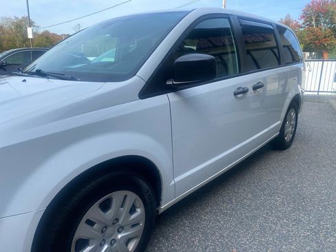 Used 2019 Dodge Grand Caravan SE w/ UConnect Hands-Free Group FWD image 29