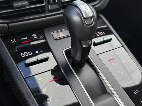 Used 2024 Porsche Macan image 25