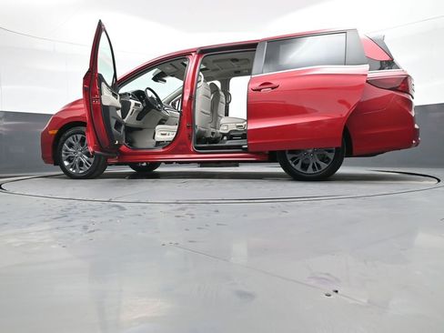 Certified 2025 Honda Odyssey Touring image 52