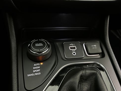 Used 2020 Jeep Cherokee Limited AWD/4WD image 12