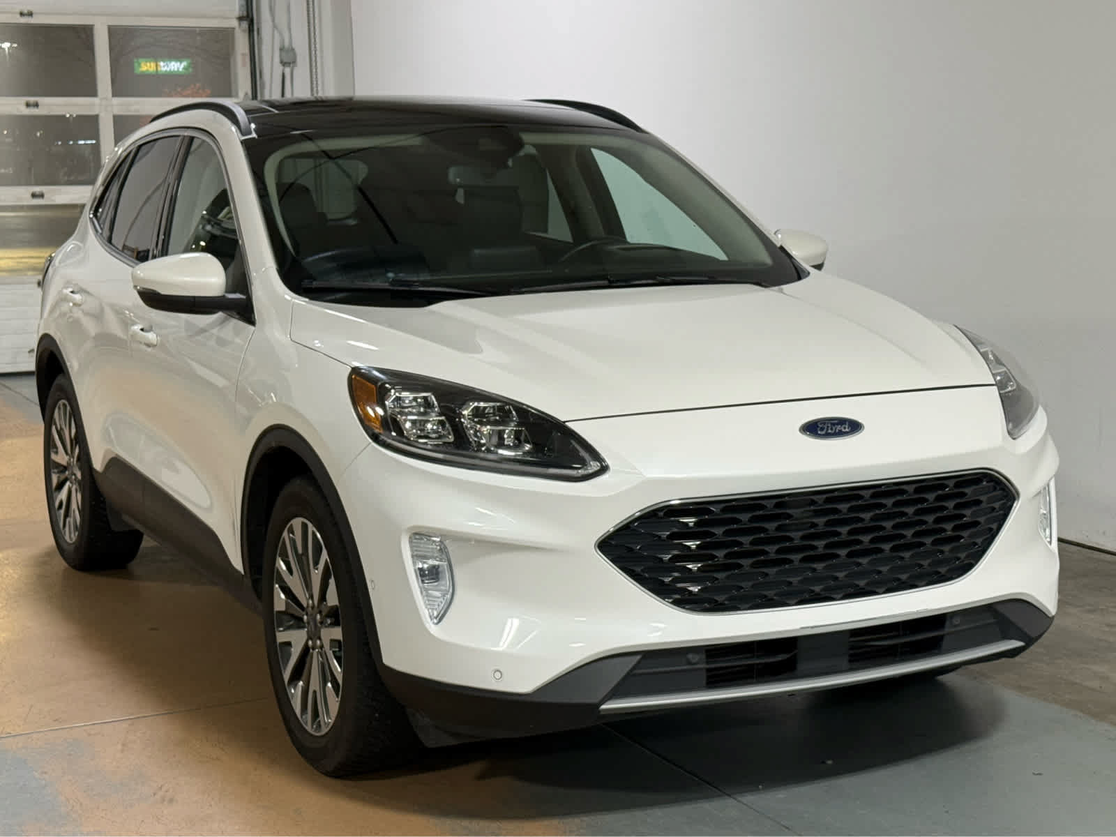 Used 2020 Ford Escape Titanium AWD/4WD image 5