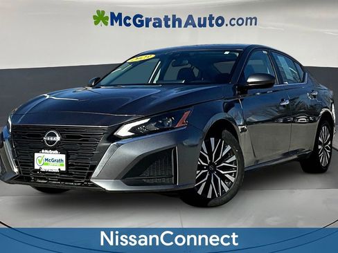 Used 2023 Nissan Altima 2.5 SV w/ SV Premium Package image 3