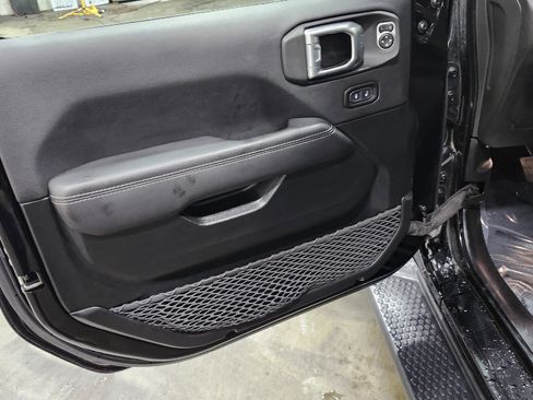 Used 2022 Jeep Wrangler Unlimited Sahara w/ Cold Weather Group image 26