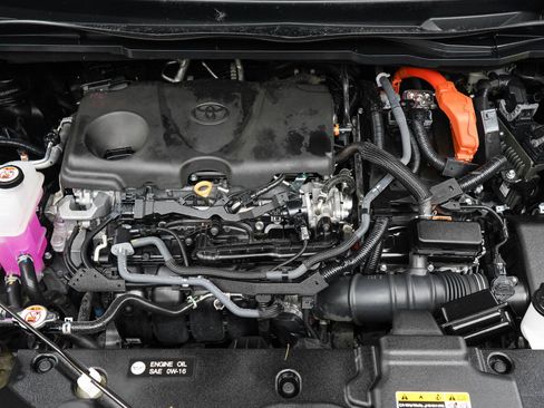 Used 2024 Toyota Sienna LE AWD/4WD image 31