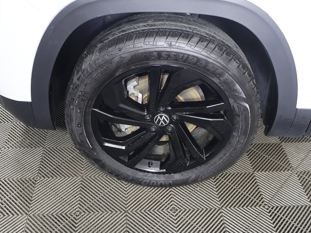 Used 2023 Volkswagen Atlas SE w/ Black Wheel Package FWD image 18