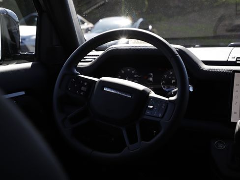 Certified 2025 Land Rover Defender 110 S AWD/4WD image 19