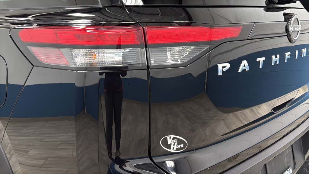 Used 2025 Nissan Pathfinder SV AWD/4WD image 38