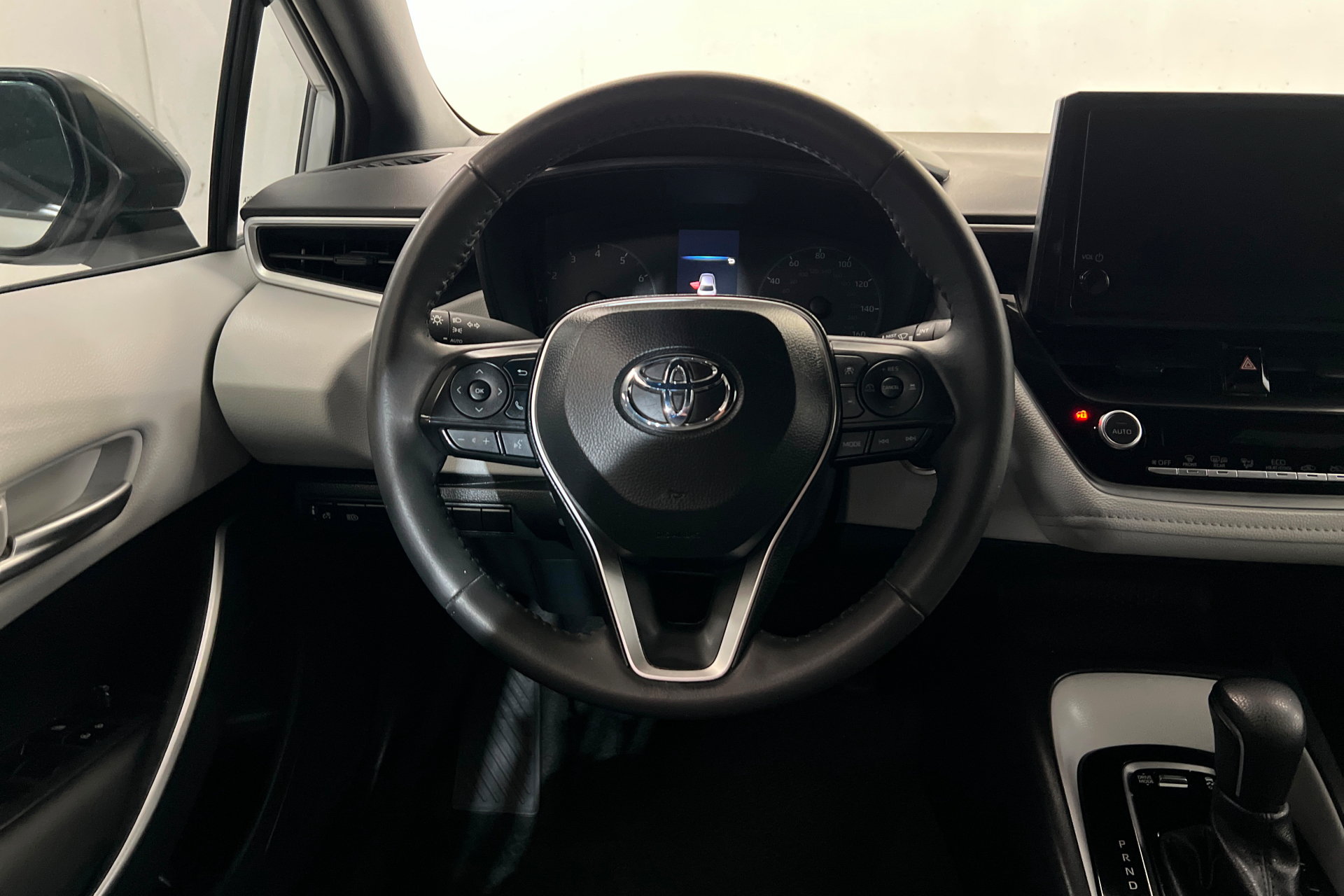 Used 2024 Toyota Corolla SE FWD image 13