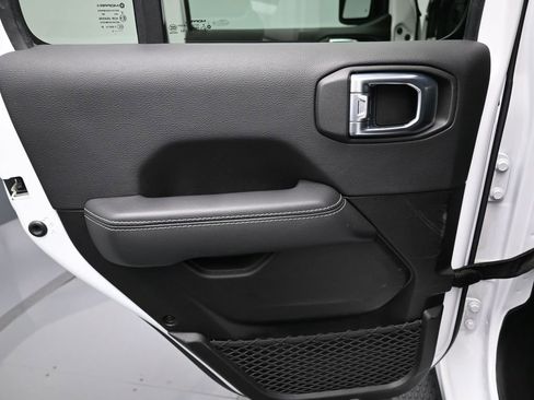 Used 2022 Jeep Wrangler Unlimited Sahara w/ Cold Weather Group image 27