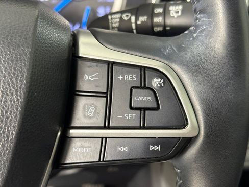 Used 2022 Toyota Highlander Limited FWD image 28