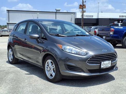 Used 2018 Ford Fiesta SE FWD image 3
