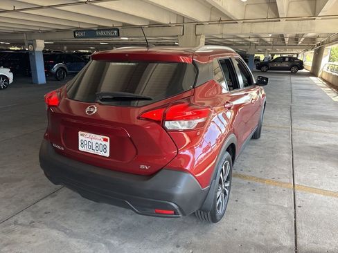 Used 2019 Nissan Kicks SV image 3