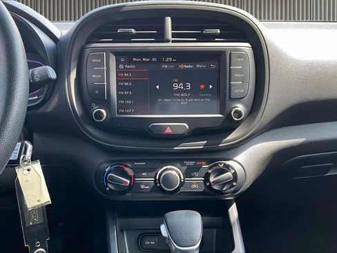 Used 2023 Kia Soul LX w/ LX Technology Package FWD image 7
