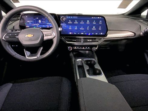 Used 2026 Chevrolet Equinox EV LT w/ Comfort Package FWD image 15