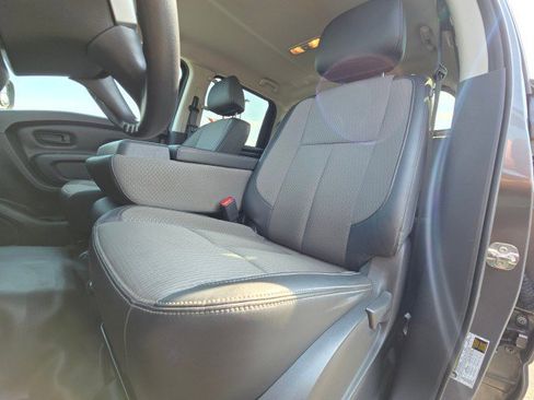 Used 2019 Nissan Titan S image 23