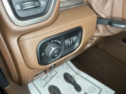 Used 2019 RAM 1500 Laramie Longhorn image 14