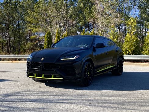 Used 2022 Lamborghini Urus image 13