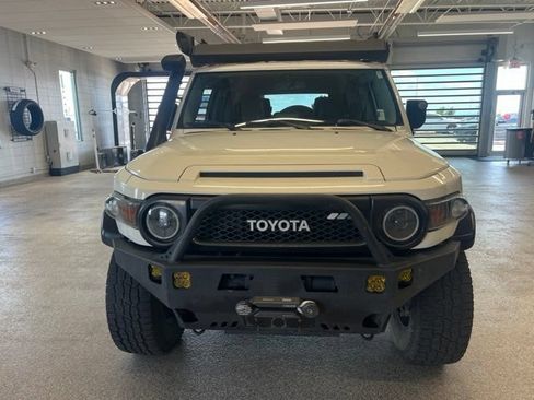 Used 2012 Toyota FJ Cruiser 4WD w/ Upgrade Pkg image 3