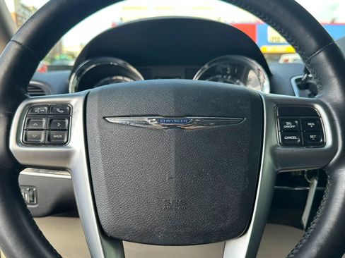 Used 2011 Chrysler Town & Country Touring-L w/ Driver Convenience Group FWD image 16