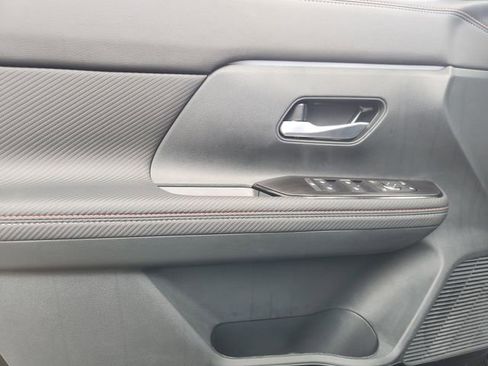 New 2025 Nissan Kicks SR image 17