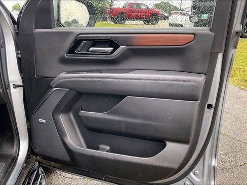 Used 2025 GMC Yukon XL Denali AWD/4WD image 23