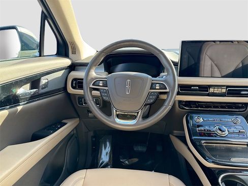 Used 2023 Lincoln Nautilus AWD image 18