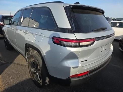 Used 2023 Jeep Grand Cherokee Altitude AWD/4WD image 6
