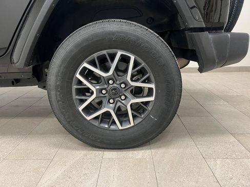 Used 2025 Jeep Wrangler Unlimited Sahara AWD/4WD image 61