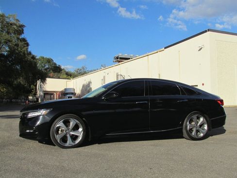 Used 2018 Honda Accord Touring image 4
