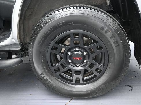 Used 2023 Toyota 4Runner SR5 AWD/4WD image 40