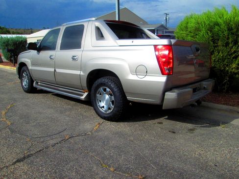 Used 2003 Cadillac Escalade EXT image 3