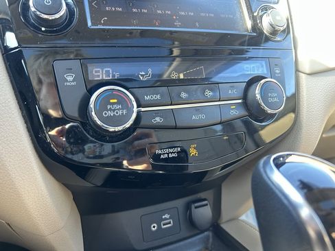 Used 2019 Nissan Rogue SL w/ Premium Package image 22