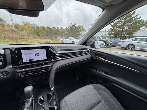 Used 2025 Toyota Camry LE image 34