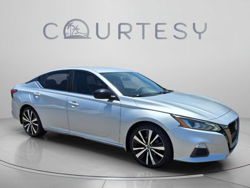 Used 2019 Nissan Altima 2.5 SR FWD image 9