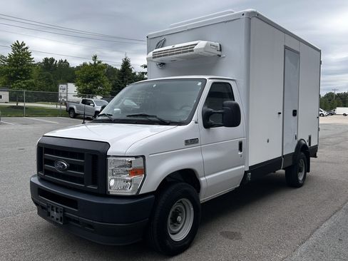 Used 2023 Ford E-350 and Econoline 350 Super Duty w/ Power Windows & Locks Group RWD image 3