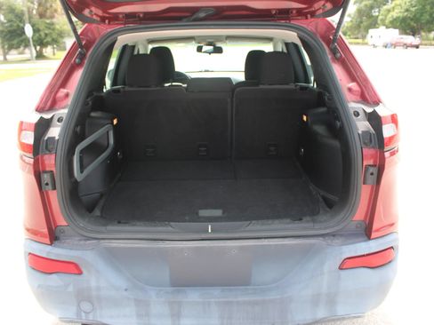 Used 2014 Jeep Cherokee Sport FWD image 32