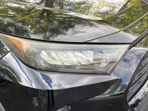 Used 2019 Toyota RAV4 LE image 2