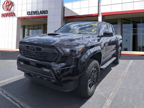 Used 2024 Toyota Tacoma TRD Sport w/ TRD Sport Upgrade Package AWD/4WD image 4