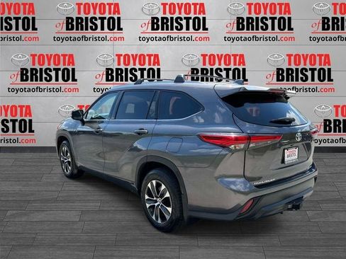 Used 2021 Toyota Highlander XLE image 6
